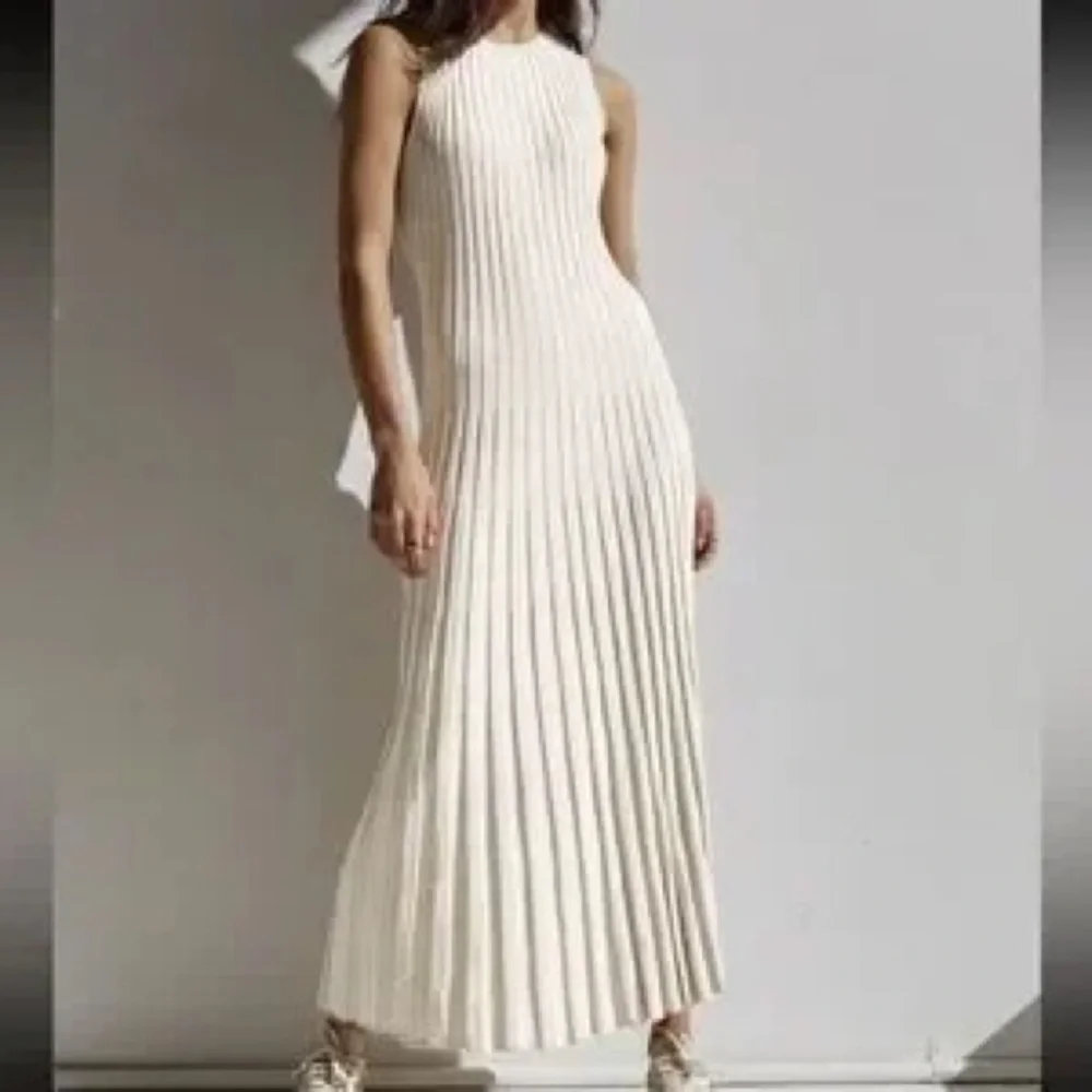Commense Ribbed Knit Dress - Picture 6 of 6